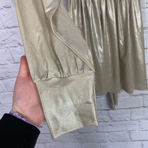 ECI New York Metallic Gold Rosette VNeck Blouse L - Picture 4 of 7